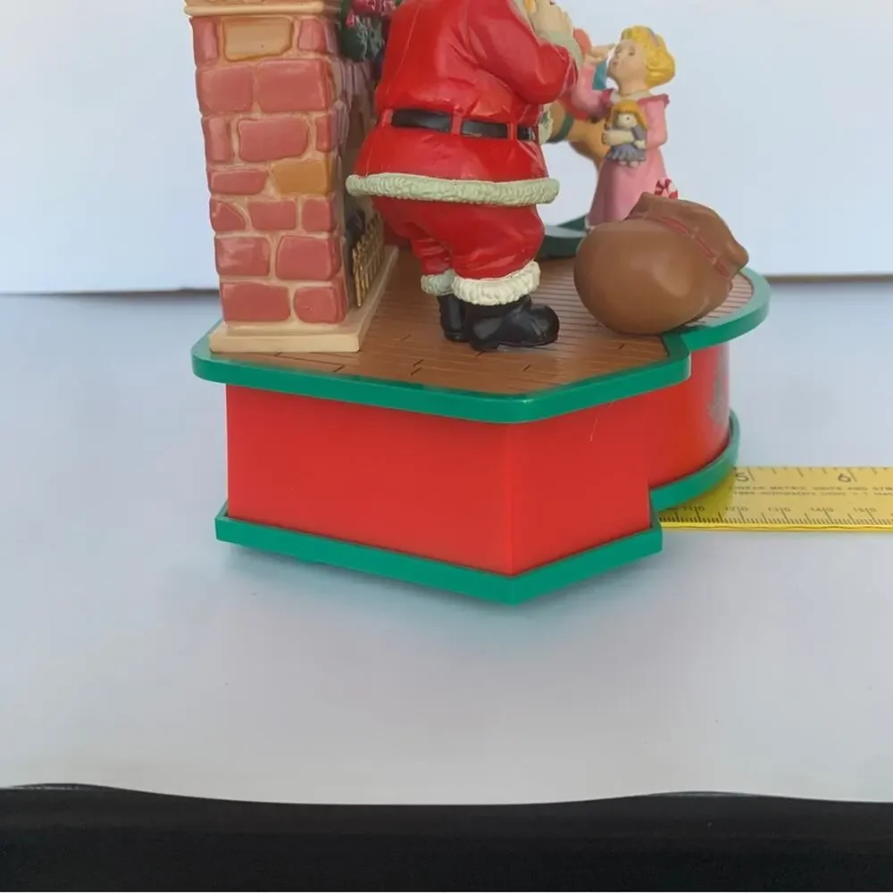 1993 Lustre Fame Animated Welcome Santa Music Box